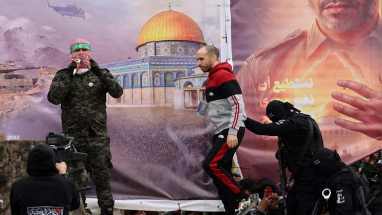 Hamas: మరో ఇద్దరు ఇజ్రాయెల్ బందీలను విడుదల చేసిన హమాస్