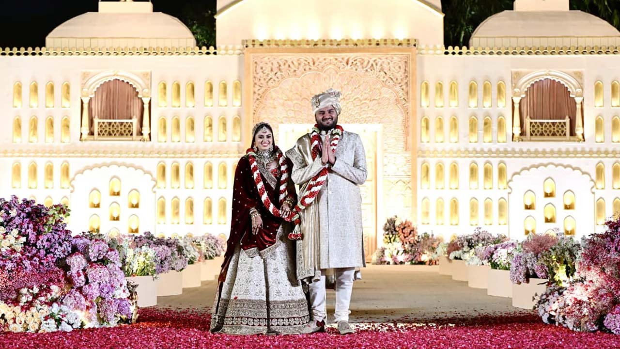 Jeet Adani: గుజరాతీ సంప్రదాయంలో.. నిరాడంబరంగా జీత్ అదానీ వివాహం..