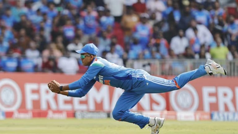 IND vs ENG: అరంగేట్రం మ్యాచ్⁬లోనే అద్భుత క్యాచ్.. వెనక్కి పరిగెడుతూ.. (వీడియో)