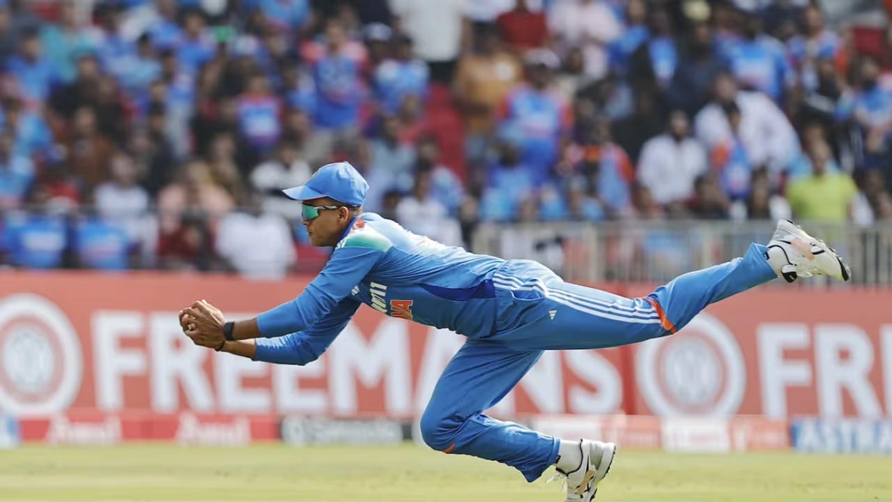 IND vs ENG: అరంగేట్రం మ్యాచ్⁬లోనే అద్భుత క్యాచ్.. వెనక్కి పరిగెడుతూ.. (వీడియో)