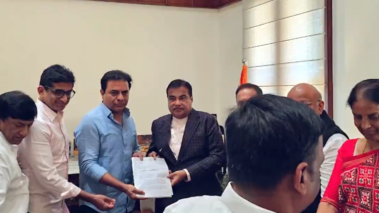 KTR : కేంద్రమంత్రులను కలిసిన కేటీఆర్‌.. కీలక అంశాలపై చర్చ