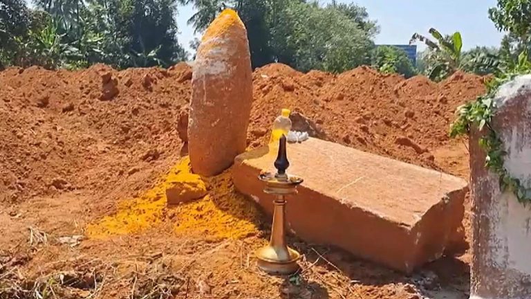 Kerala: చర్చి స్థలంలో బయటపడ్డ ఆలయ అవశేషాలు.. చర్చి నిర్వాహకులు ఏం చేశారంటే?
