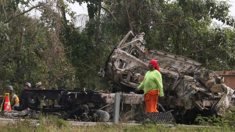 Southern Mexico: బస్సును ఢీకొన్న ట్రక్కు.. 41 మంది సజీవ దహనం