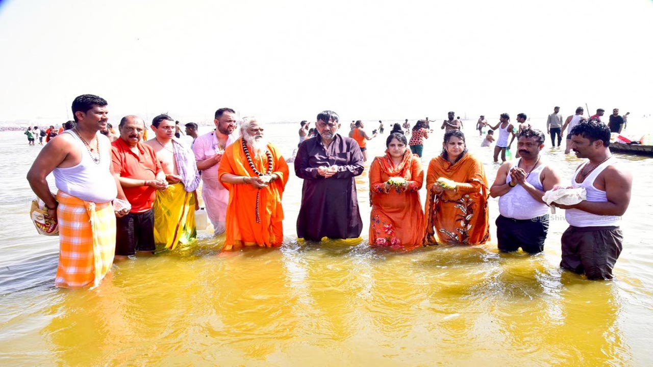Maha Kumbh Mela: కుంభమేళా ఏర్పాట్లపై కాంగ్రెస్ డిప్యూటీ సీఎం ప్రశంసలు