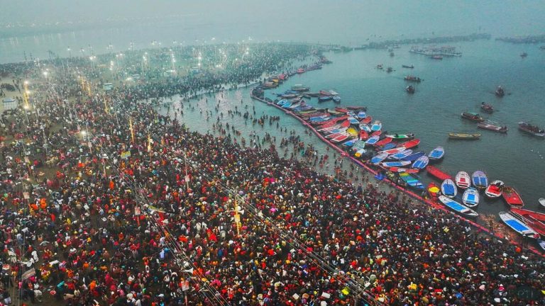 Maha Kumbh Mela: కుంభమేళాపై తప్పుడు కథనాలు.. 140 సోషల్ మీడియా సంస్థలపై పోలీసుల కొరడా