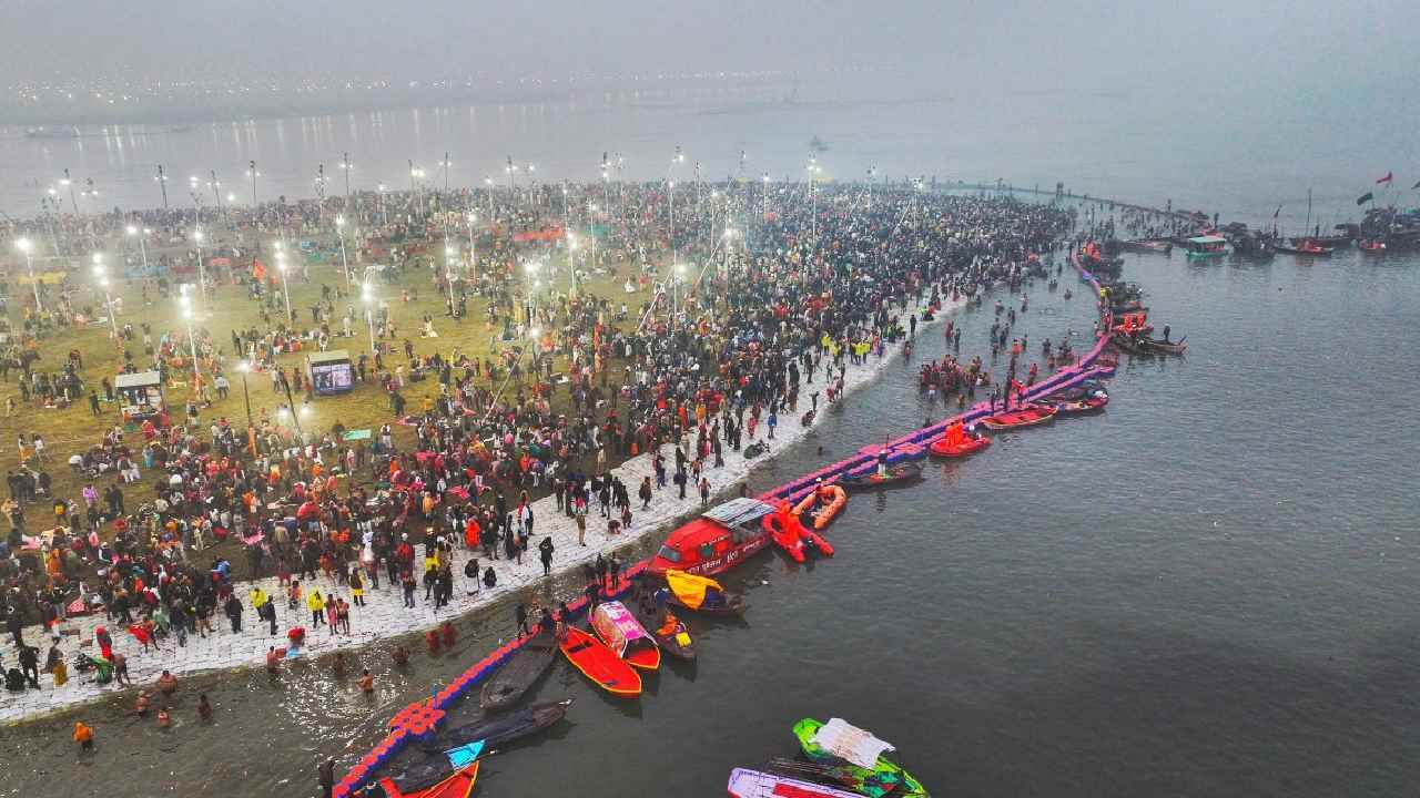Mahakumbh Mela 2025 : కుంభమేళా గురించి తప్పుడు సమాచారం వ్యాప్తి చేసినందుకు 13 మందిపై ఎఫ్ఐఆర్