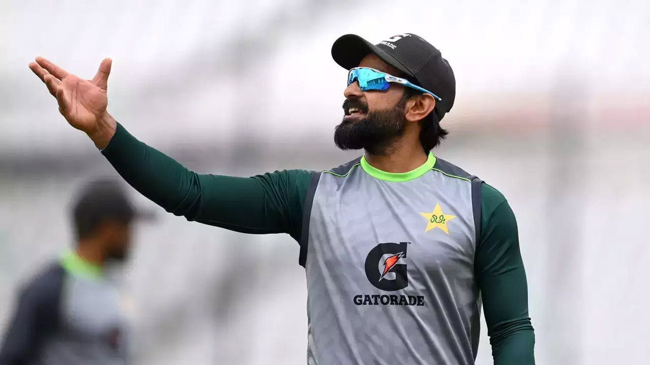 Mohammad Hafeez: టీమ్‌ను AI సెలక్ట్ చేసింది.. పాక్ మాజీ కెప్టెన్ తీవ్ర విమర్శలు