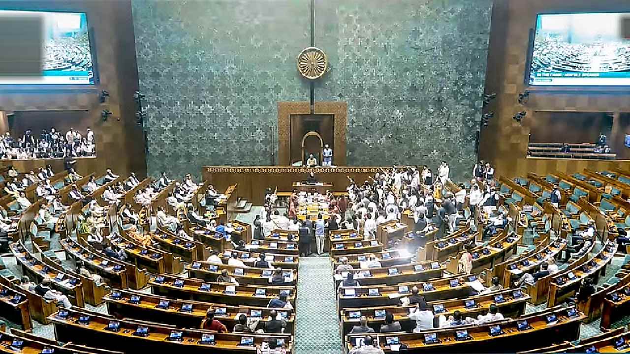 New Income Tax Bill: గురువారం పార్లమెంట్ ముందుకు కొత్త “ఇన్‌కమ్ ట్యాక్స్ బిల్లు”..