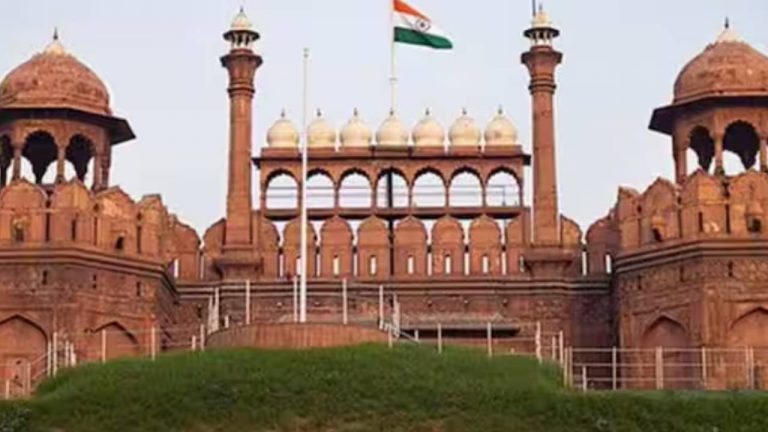 Delhi Red Fort: ఎర్రకోట రంగును ఎవరు మార్చారు.. అంతకు ముందు ఏ రంగులో ఉండేది ?