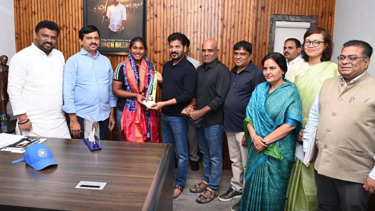 Trisha : త్రిషకు రూ.కోటి నజరానా ప్రకటించిన సీఎం రేవంత్ రెడ్డి