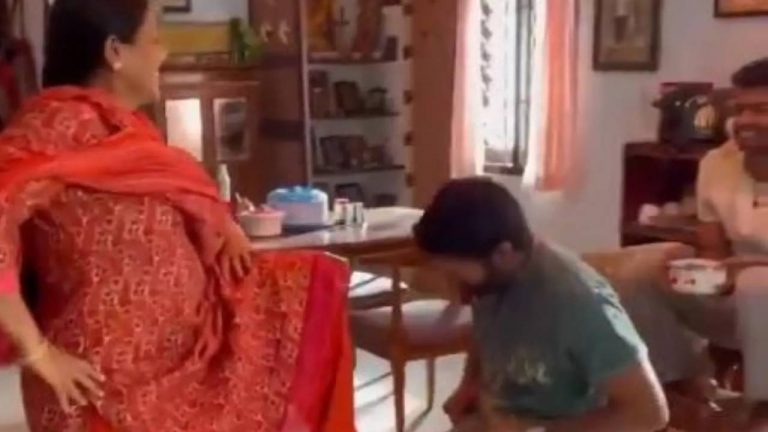 Hero Dhanush : ఆవిడ కాళ్లు పట్టుకున్న హీరో ధనుష్.. ఎంతైనా గ్రేట్ అంటూ కామెంట్స్