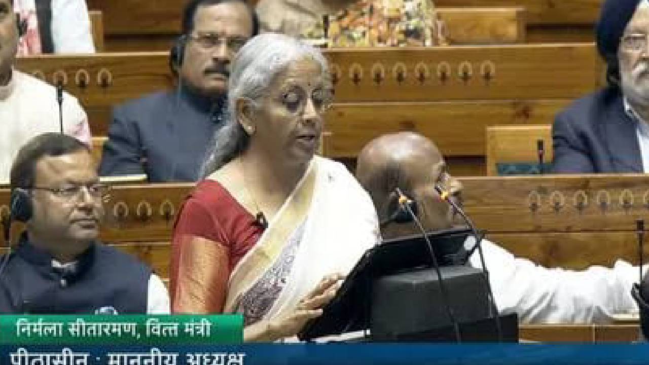 Budget 2025 :  గురజాడ అప్పారావు రాసిన పద్యంతో బడ్జెట్ ప్రసంగం మొదలు పెట్టిన నిర్మలా సీతారామన్