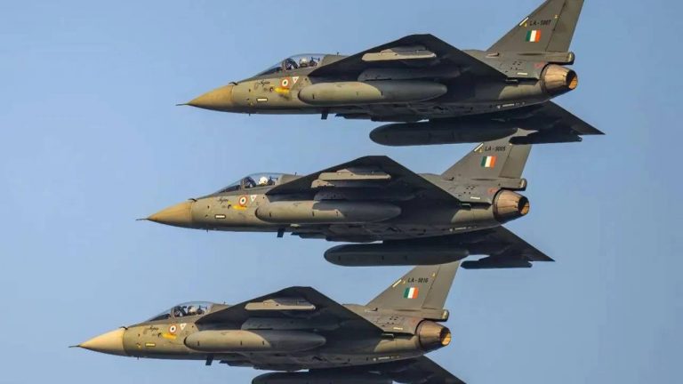 Aero India 2025 : ఆసియాలోనే అతిపెద్ద వైమానిక ప్రదర్శన ప్రారంభం.. విన్యాసాలు ప్రదర్శిస్తున్న యుద్ధ విమానాలు
