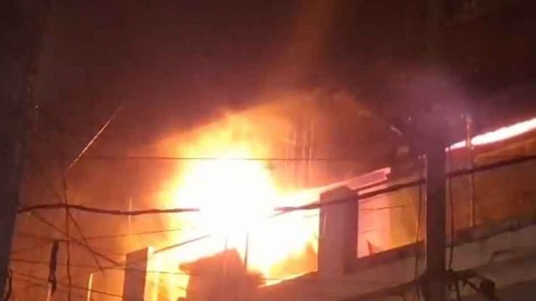 Fire Accident: పాతబస్తీలో 400 బట్టల దుకాణాలు దగ్ధం.. 24 గంటల పాటు శ్రమించిన ఫైర్ సిబ్బంది!