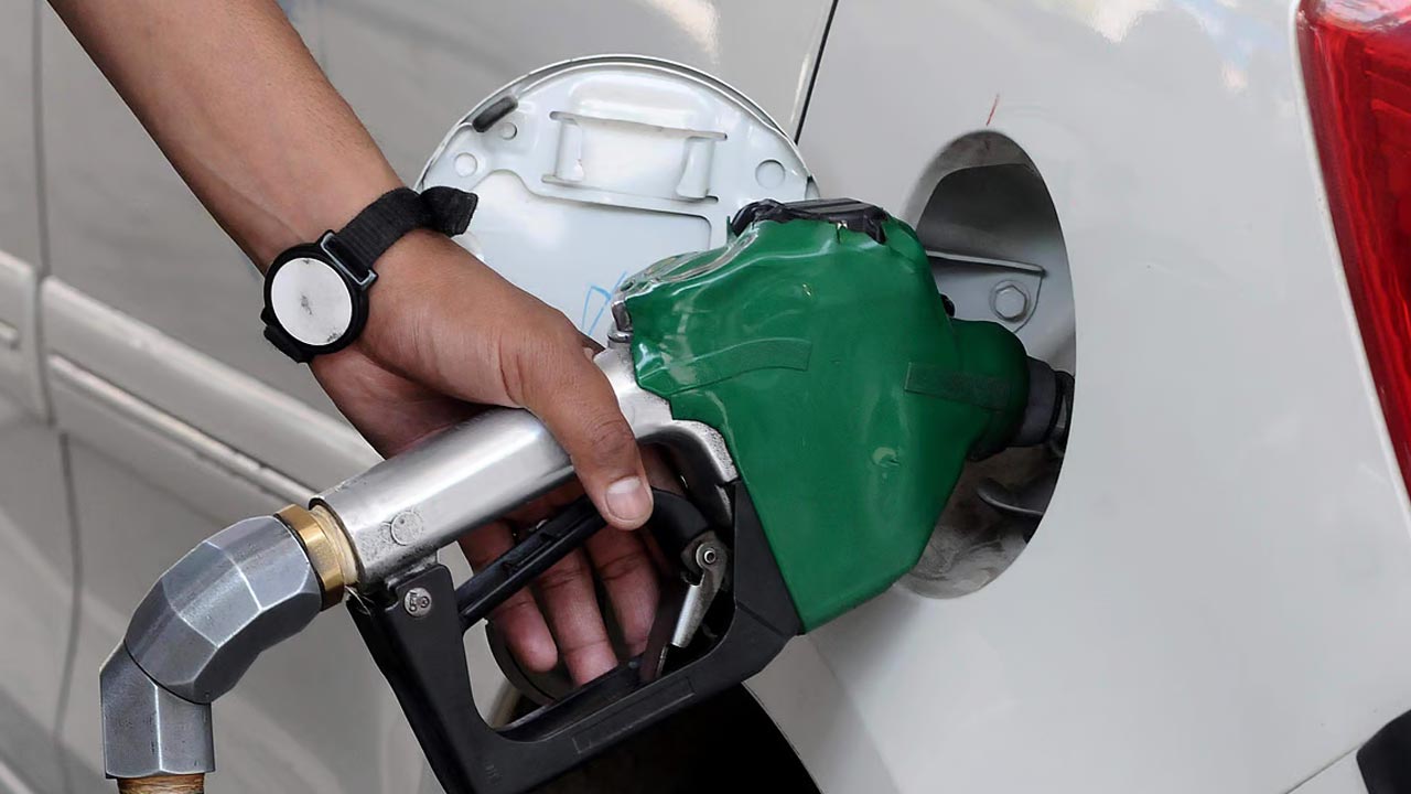 Vigilance Raids: ఏపీ వ్యాప్తంగా పెట్రోల్ బంకుల్లో విజిలెన్స్ తనిఖీలు..