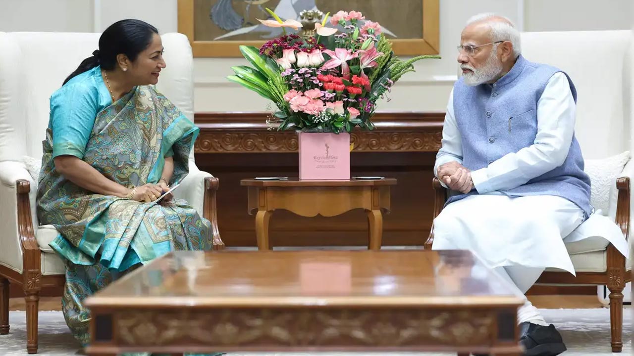 PM Modi: మోడీని కలిసిన సీఎం రేఖా గుప్తా