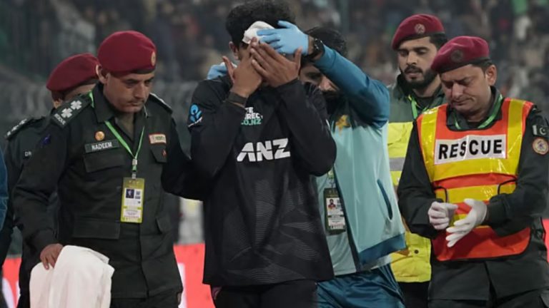 Rachin Ravindra: గ్రౌండ్‭లోనే నెత్తురోడిన స్టార్ ప్లేయర్.. వీడియో వైరల్