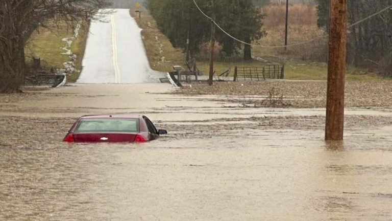 US: అమెరికాలో భారీ వర్షాలు.. 9 మంది మృతి