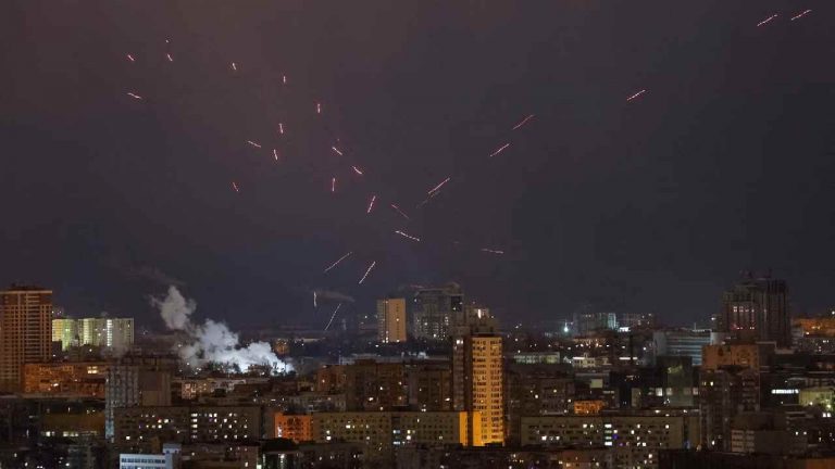 Russia Ukraine War: యుద్ధానికి 3 ఏళ్లు.. 267 డ్రోన్లతో ఉక్రెయిన్‌పై రష్యా దాడి..