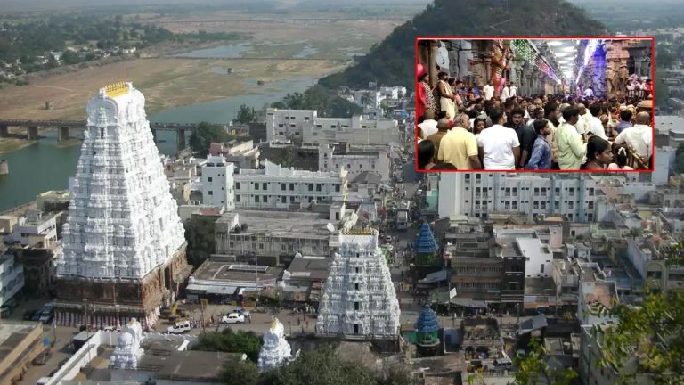 Srikalahasti: భక్తులకు షాక్.. శ్రీకాళహస్తి ఆలయంలో రూ. 50 టికెట్ రద్దు..