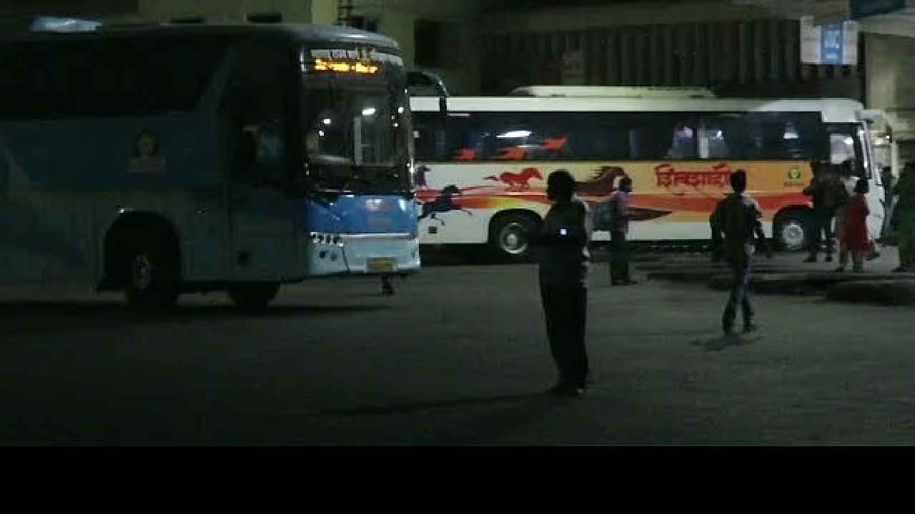 Shocking: పోలీస్ స్టేషన్‌కి 100 మీటర్ల దూరంలో, ఆగి ఉన్న బస్సులో మహిళపై అత్యాచారం..