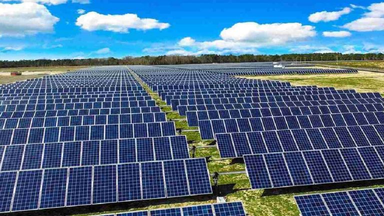 Solar Manufacturing: సోలార్ తయారీని పెంచడానికి 1 బిలియన్ డాలర్ల సబ్సిడీకి భారత్ ప్లాన్‌..!