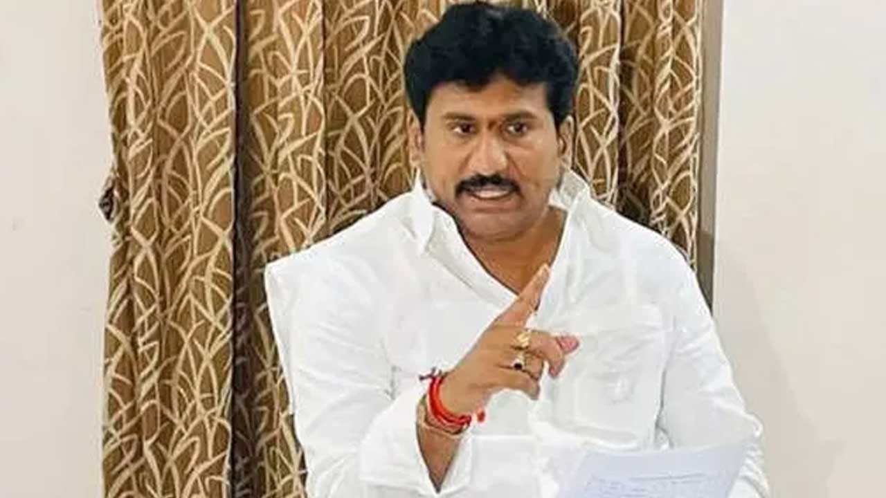 Thopudurthi Prakash Reddy: పోలీసులపై మాజీ ఎమ్మెల్యే తోపుదుర్తి వివాదస్పద వ్యాఖ్యలు..