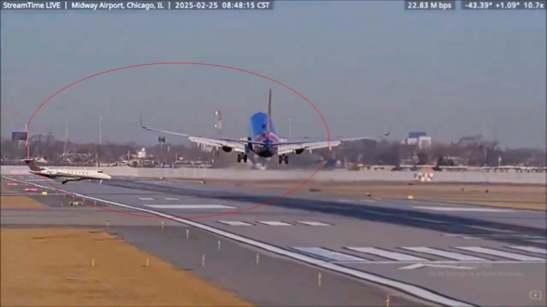 US: అమెరికాలో తప్పిన మరో ఘోర విమాన ప్రమాదం.. ఒకే రన్‌వేపైకి రెండు విమానాలు