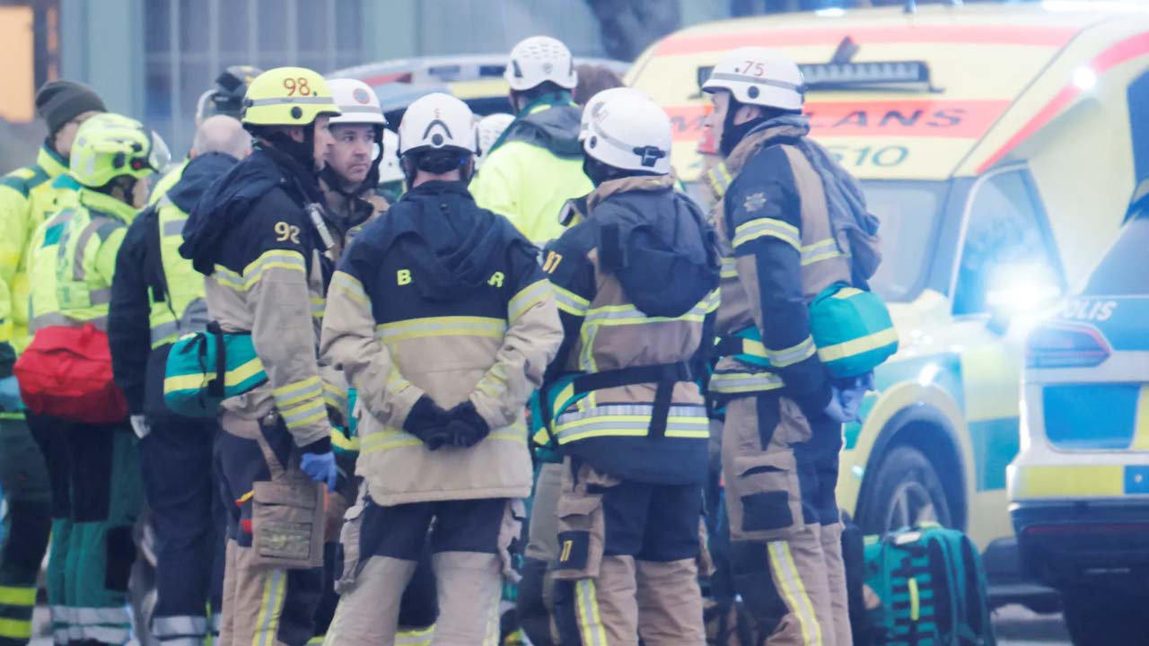 Sweden: స్వీడన్‌లోని ఓ స్కూల్‌లో కాల్పుల మోత.. 10మంది మృతి