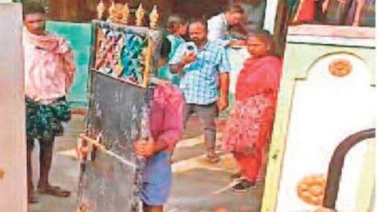 KTR: పేద రైతుకు ఒక న్యాయం.. పదవిలో ఉన్న వారికి మరో న్యాయమా?