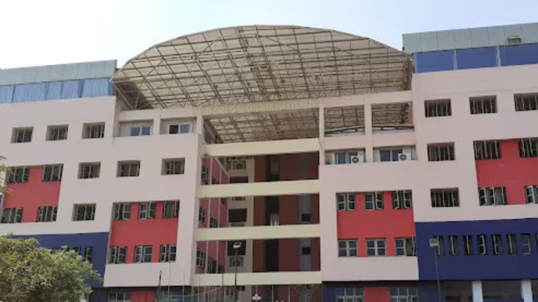 Group-2 Mains: ఒక్క నిమిషం ఆలస్యంగా వచ్చిన దివ్యాంగుడు.. అనుమతి ఇవ్వాలని ప్రాధేయపడిన భార్య!