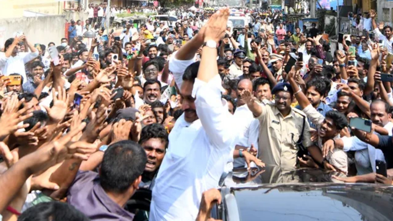 YS Jagan: గుంటూరు చేరుకున్న వైఎస్ జగన్.. ర్యాలీగా మిర్చి యార్డ్‌ వద్దకు..!