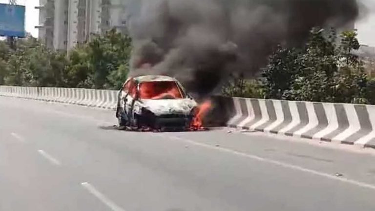 Car Fireaccident : అన్నోజిగూడ ఫ్లైఓవర్‌పై కారులో మంటలు..  పూర్తిగా దగ్ధం