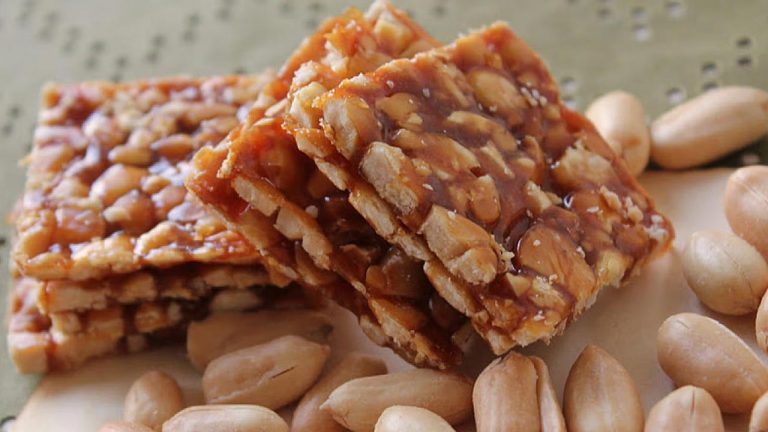 Karnataka: ప్రభుత్వ పాఠశాలల్లో ‘చిక్కీ’ పంపిణీని నిలిపివేసిన కర్ణాటక సర్కార్