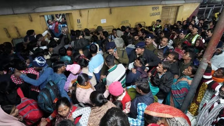 Delhi: ఢిల్లీ రైల్వేస్టేషన్ తొక్కిసలాటపై ఉన్నత స్థాయి కమిటీ..