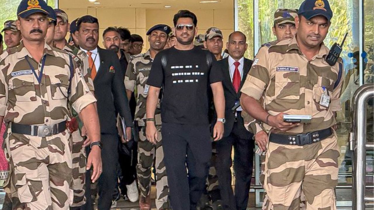 IPL 2025 MS Dhoni: మొదలైన ఐపీఎల్ సందడి.. చెన్నైలో అడుగుపెట్టిన మిస్టర్ కూల్