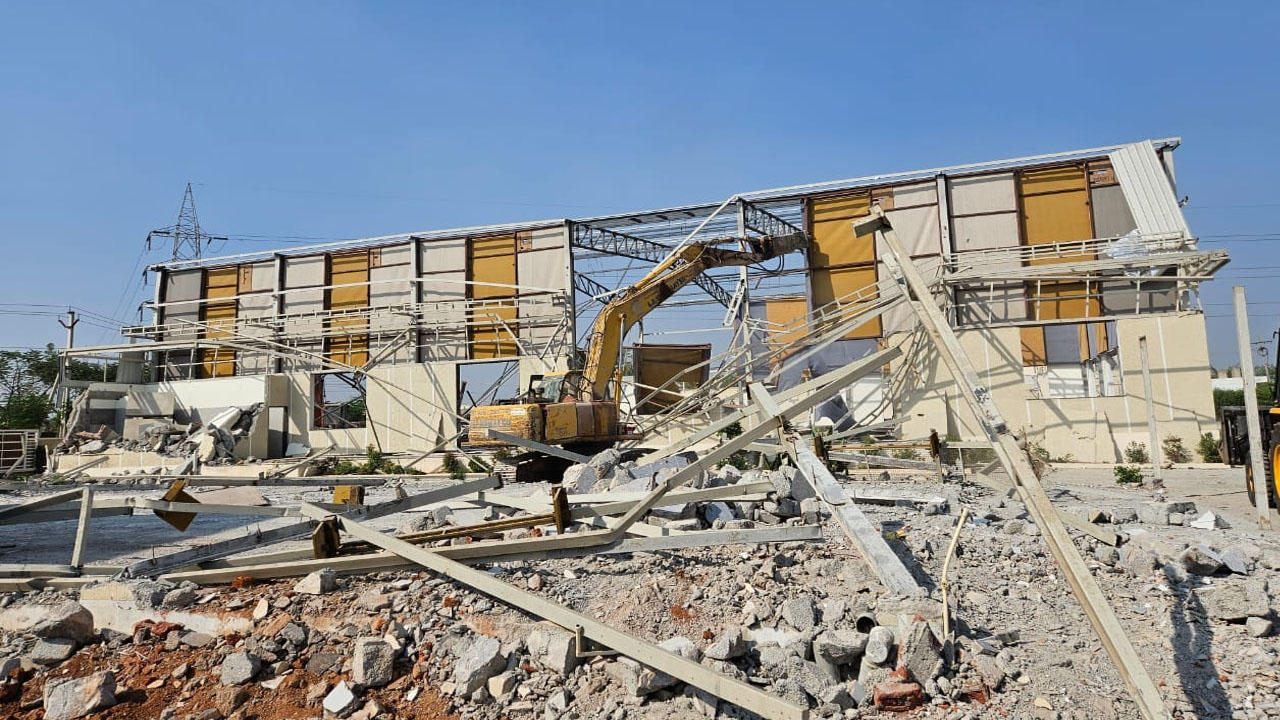 Hydra: తూముకుంట‌ మున్సిపాలిటీలో అక్రమ కట్టడాల కూల్చివేత… ప్రకృతి రిసార్ట్స్‌ నేల మట్టం