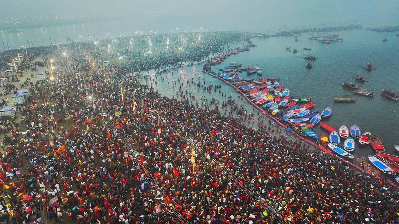 Maha Kumbh Mela: నేటితో ముగుస్తున్న కుంభమేళా.. పెద్ద సంఖ్యలో భక్తులు పుణ్యస్నానాలు