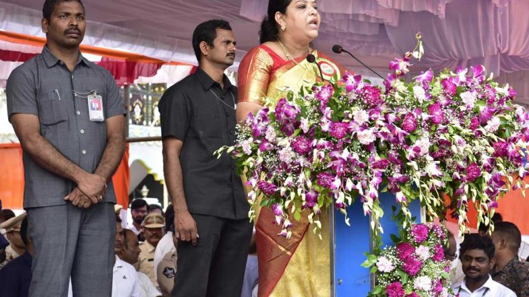 Minister Sandhya Rani: మంత్రి సంధ్యారాణి గన్⁭మెన్ బ్యాగ్ మిస్సింగ్.. 30 రౌండ్స్ కలిగిన గన్ మ్యాగజైన్‌