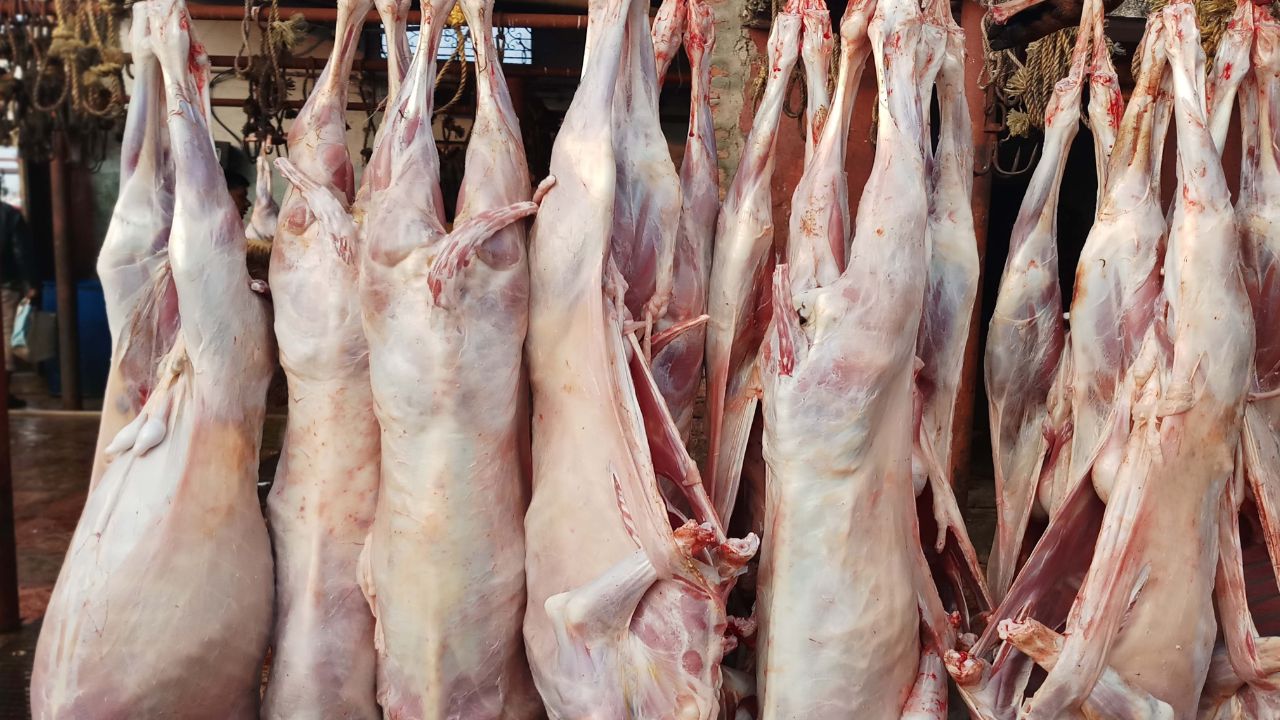 Bird Flu Outbreak: బర్డ్ ఫ్లూ ఎఫెక్ట్.. వెయ్యికి చేరిన కిలో మటన్ ధర!