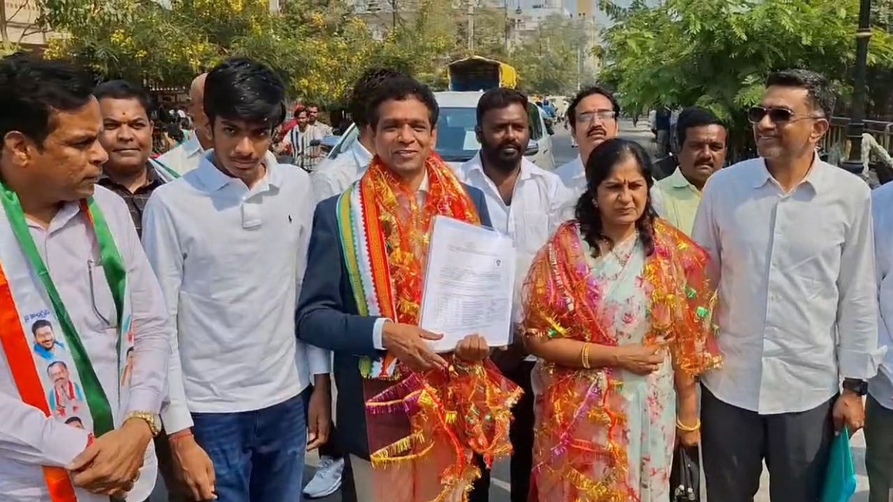 MLC Nomination: పట్టభద్రుల ఎమ్మెల్సీ ఎన్నికల్లో కాంగ్రెస్ అభ్యర్థిగా వూట్కూరి నరేందర్ రెడ్డి నామినేషన్