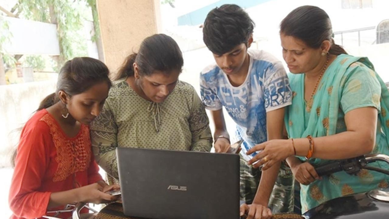 Prime Minister Internship Scheme: కేంద్రం స్కీమ్.. నెలకు రూ. 5 వేలు పొందే ఛాన్స్.. ఇలా అప్లై చేసుకోండి