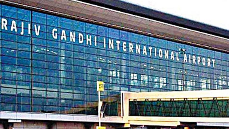 RGIA : మరోసారి శంషాబాద్ ఎయిర్‌పోర్టులో విమానాలు ఆలస్యం..  ప్రయాణికుల ఆగ్రహం