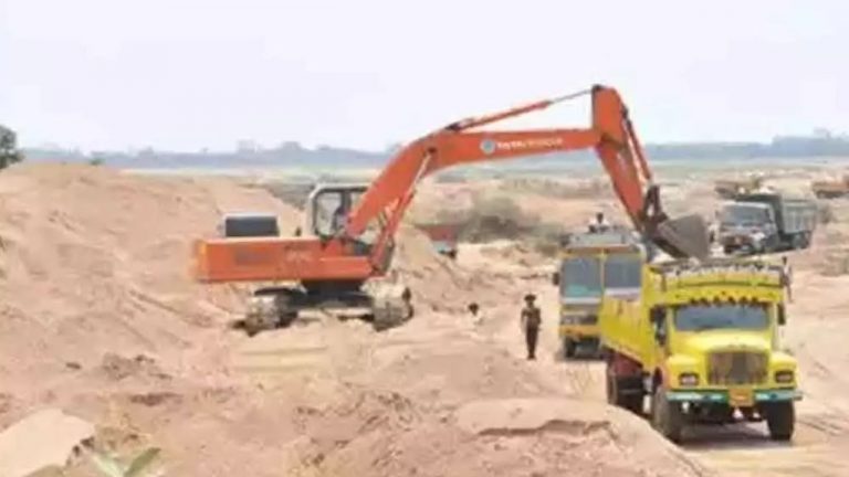 Sand Mafia: ఇసుక మాఫియాపై పోలీసుల ఉక్కు పాదం.. 11 వందల టన్నులు సీజ్