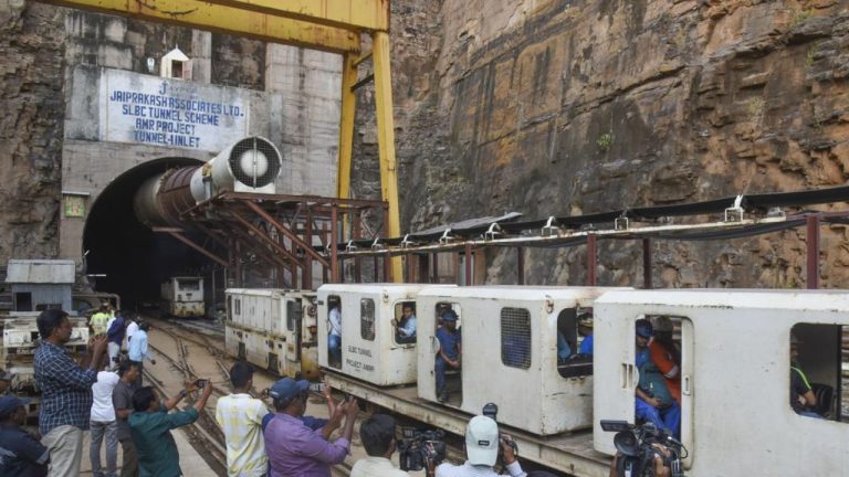 SLBC Tunnel: టన్నెల్‌లో చిక్కుకున్న వారు ప్రాణాలతో ఉంటారని భావించలేం: ఎన్డీఆర్ఎఫ్