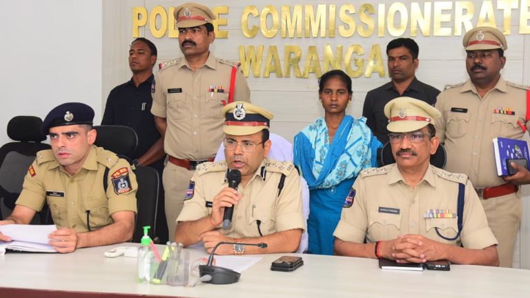 Maoist : మావోయిస్టు కమాండర్ వంజెం కేషా లొంగుబాటు.. వరుస ఎన్‌కౌంటర్లతో మావోయిస్టులకు భారీ దెబ్బ