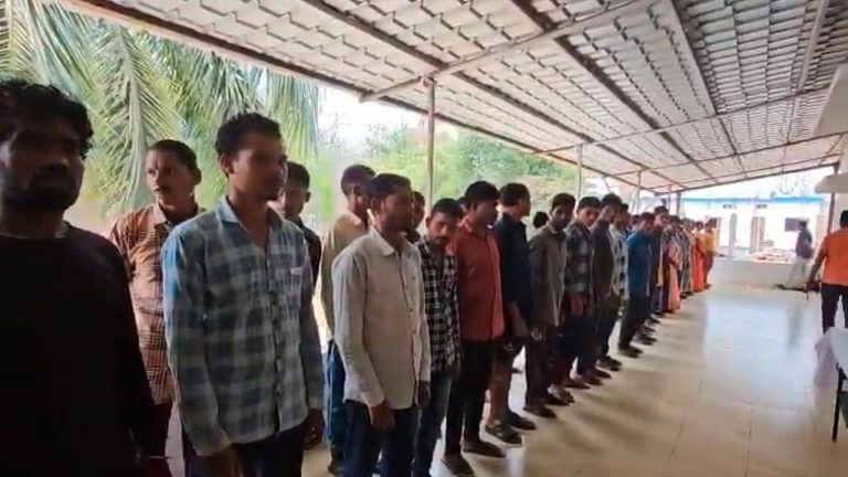 Chhattisgarh: మోడీ టూర్‌కు ముందు కీలక పరిణామం.. 50 మంది మావోలు లొంగుబాటు