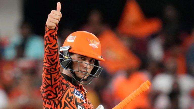 SRH: చెప్పి మరీ అద్దాలు పగలగొడుతున్న అభిషేక్.. ప్రాక్టీస్ వీడియో వైరల్