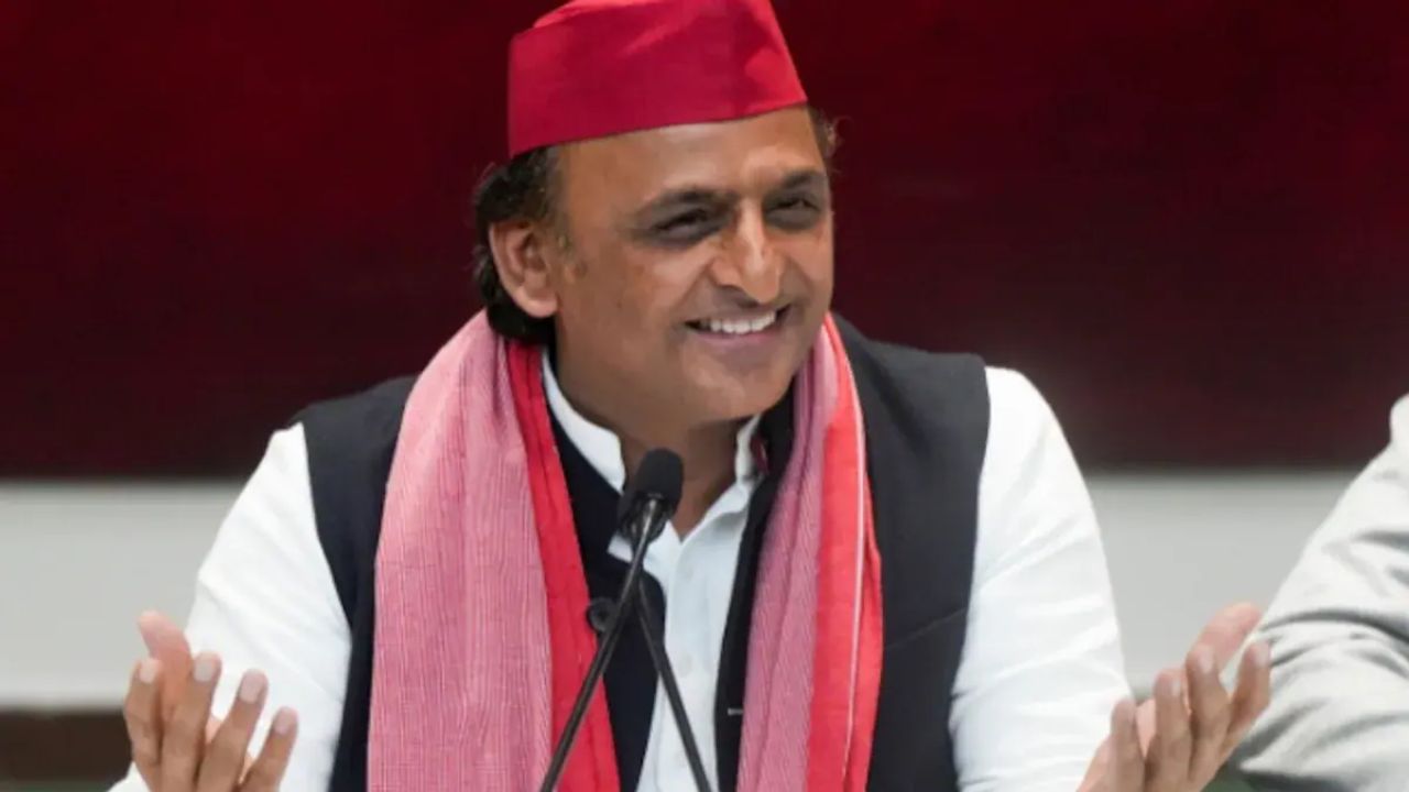 Akhilesh Yadav: మనుషులు ఏమైనా రోబోలా? వారానికి 90 గంటల పనిపై మాజీ సీఎం ఘాటు వ్యాఖ్యలు