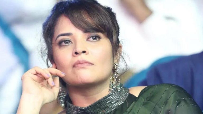 Anasuya : ఆంటీ అని పిలిచిన వ్యక్తి.. దమ్ముంటే పైకి రా అంటూ అనసూయ వార్నింగ్
